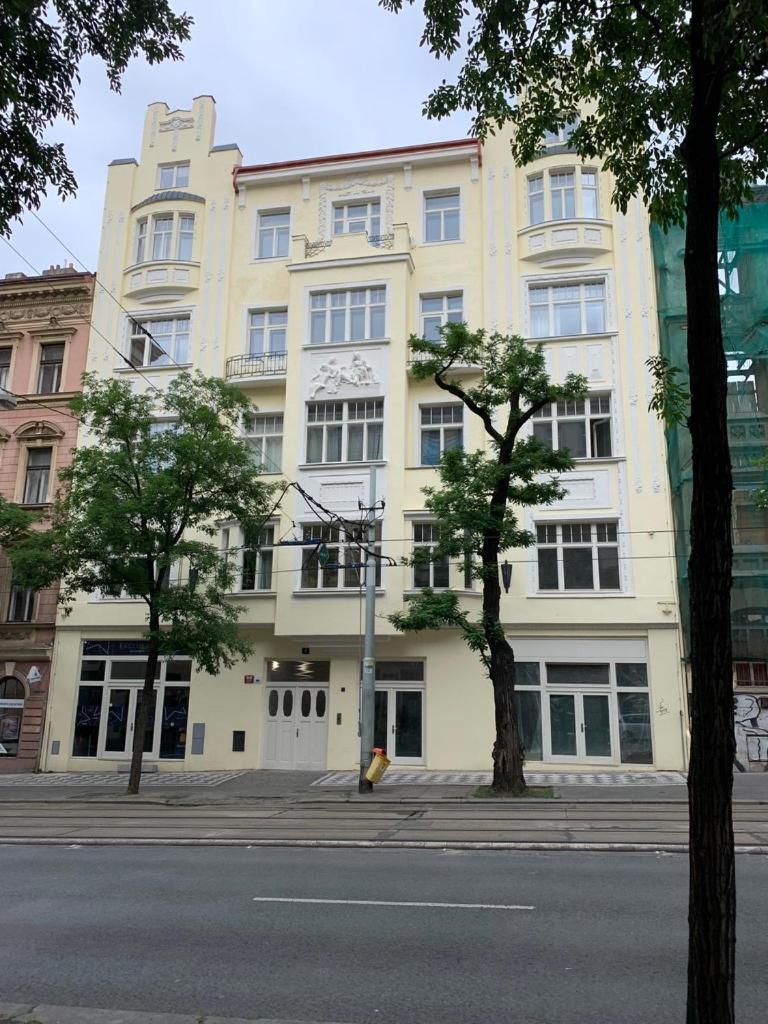 Modern Mezzanine Apt At Jecna St Prague Exterior photo